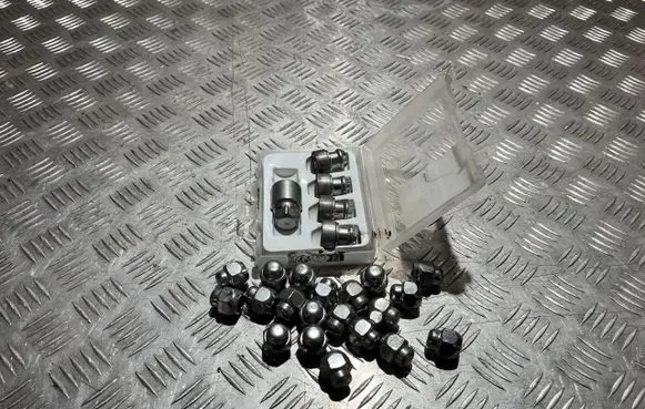 Renault Arkana Anti-theft wheel nuts and lock PU19499
