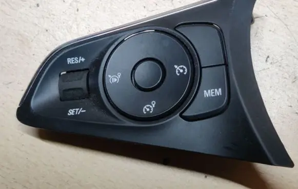 Opel Mokka B Steering wheel buttons/switches 39172795