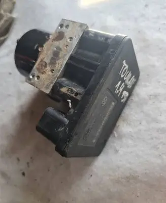 Volkswagen Touran I ABS Pump 1K0907379AC 00005305H 10096003593