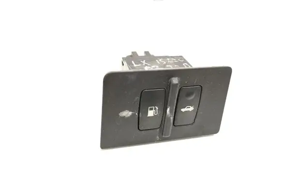 Lexus IS 220D-250-350 Fuel tank opening switch 