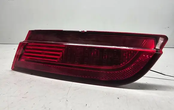 Tailgate rear/tail lights