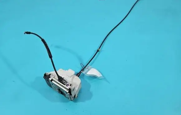 Renault Twingo II Front door lock IMPRK1531610