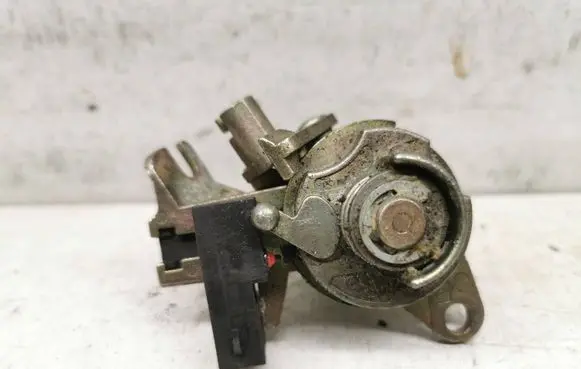 Audi A4 S4 B6 8E 8H Tailgate exterior lock 8e0827573