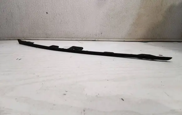 Front bumper splitter molding