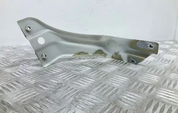 Volkswagen Scirocco Fender mounting bracket 1K8821136