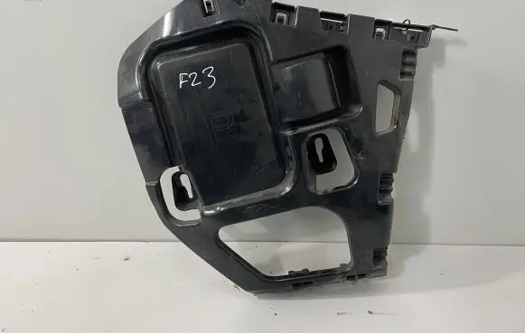 Rear bumper mounting bracket