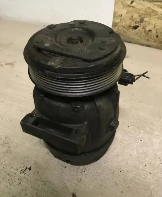 Renault Trafic II (X83) Air conditioning (A/C) compressor (pump) 926005849R
