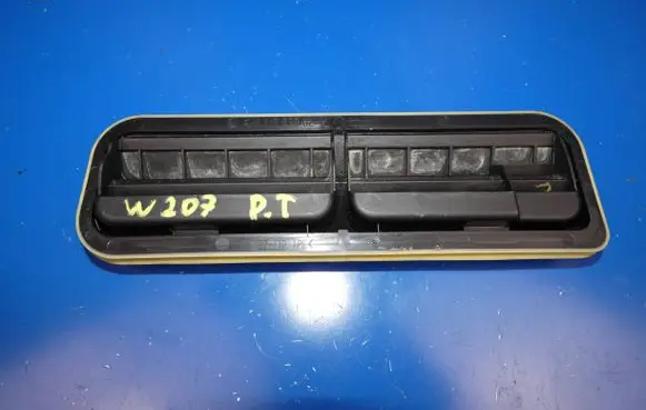 Mercedes-Benz E A207 Quarter panel pressure vent A2128300242
