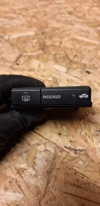 Toyota Avensis T250 Windscreen/window heater switch 8479005130C MS214100657