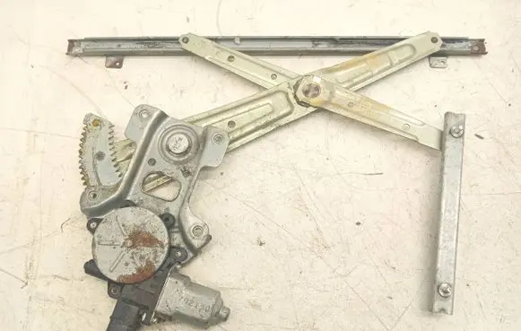 Mitsubishi Lancer VIII Front door window regulator with motor