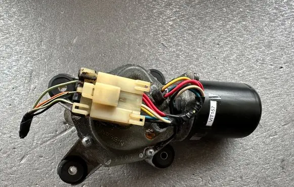 Nissan Patrol Y60 Wiper motor 2881506J00