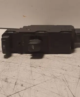Volvo S60 Electric window control switch 8682837 MP37CC00171