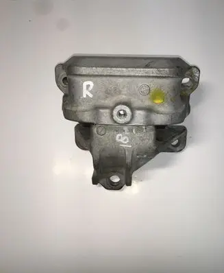 Mitsubishi Outlander Engine mount bracket