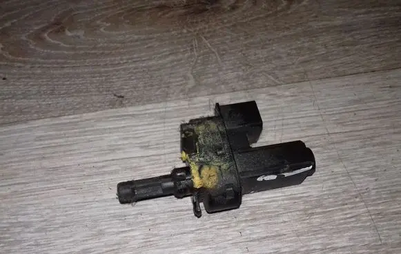 Clutch pedal sensor