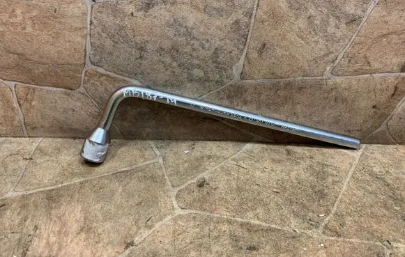 Mercedes-Benz GLS X166 Wheel nut wrench A2215810001