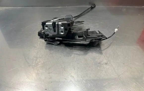 Ford Fiesta Front door lock 8A6AA21812BC 40644133