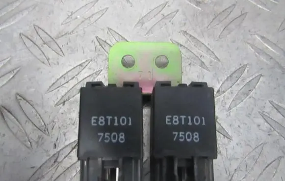 Mitsubishi Space Wagon Other relay e8t101 7508