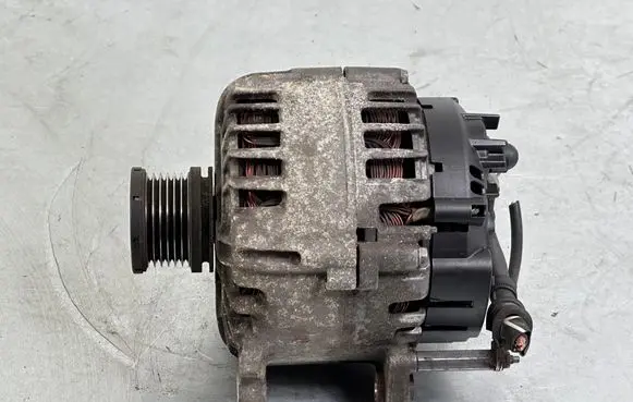 Volkswagen PASSAT B8 Generator/alternator 04L903024L