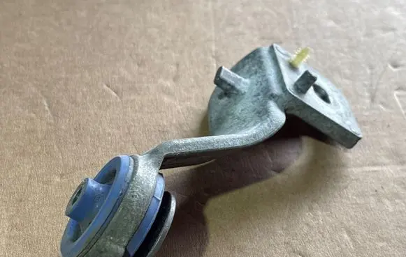 Radiator mount bracket