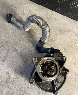 Audi A6 S6 C5 4B Vacuum pump 057145100C 01T3460588 72260806C
