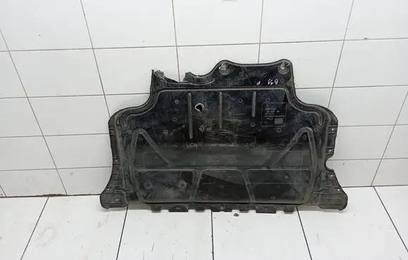 Seat Leon (5F) Engine splash shield/under tray 5Q0825236