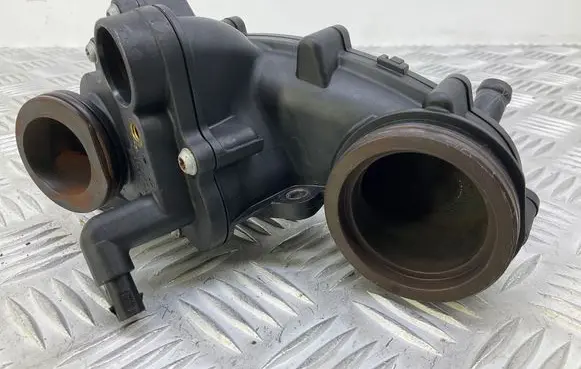 Audi A7 S7 4G Thermostat/thermostat housing 059121111BM