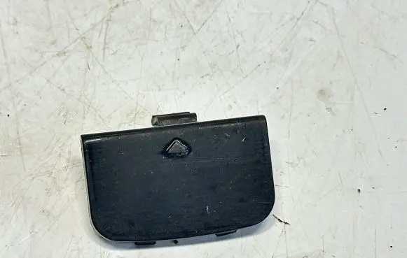 BMW 7 E65 E66 Front tow hook cap/cover 8223210 51118223210