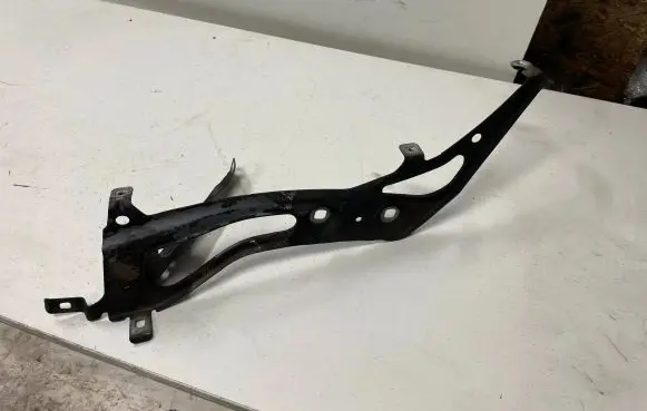 BMW 2 F45 Fender mounting bracket 7297201