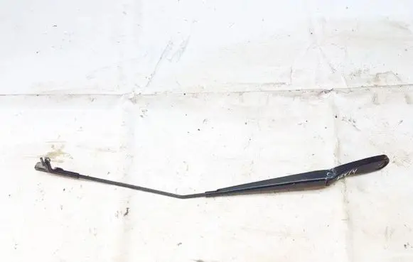 Volvo V50 Front wiper blade arm 30698250