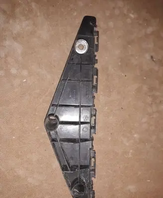 Front bumper mounting bracket