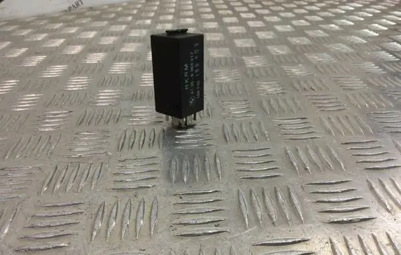 BMW 5 E34 Other relay 61358363317