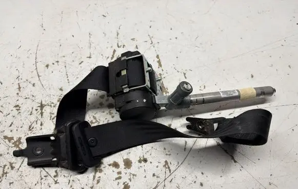 Volvo XC70 Rear seatbelt 39821971
