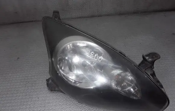 Toyota Aygo AB10 Headlight/headlamp