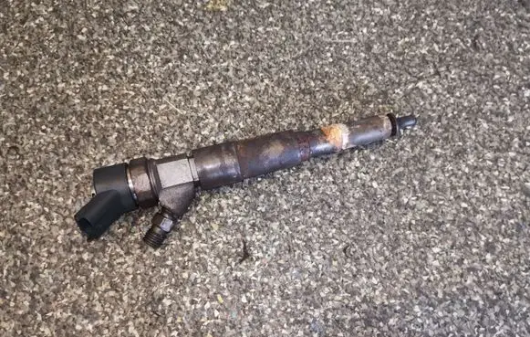 BMW 5 E39 Fuel injector 0445110048 7785985