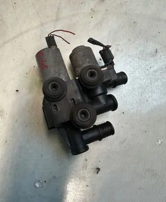 BMW 3 E46 Coolant heater control valve 8369807
