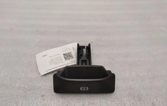 Mercedes-Benz CLS C218 AMG Hand brake release handle A2044270020