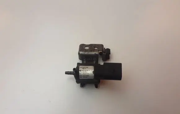 Volkswagen Polo V 6R Turbo solenoid valve 03P131051A