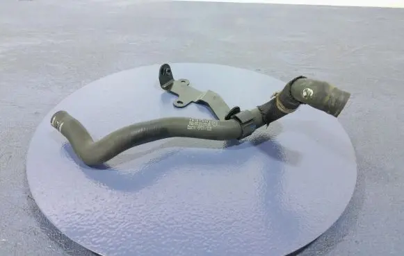 Audi Q7 4M Engine coolant pipe/hose 4M0819552AB