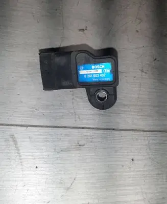 Volvo S40, V40 Air pressure sensor 0281002437