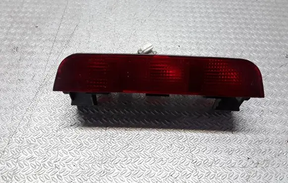 Third/center stoplight