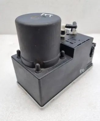 Audi A4 S4 B5 8D Central locking motor 8L0862257E