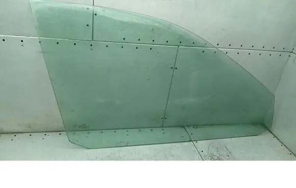 Audi A4 S4 B5 8D Front door window glass four-door 