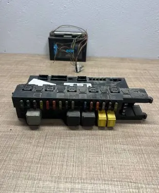 Mercedes-Benz E W211 Fuse module 2115454901 5DK00804725