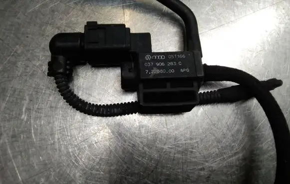 Volkswagen Golf V Turbo solenoid valve 037906283C 72288000