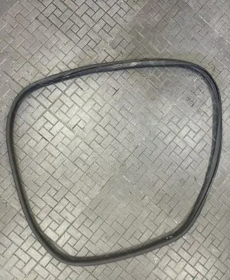 Nissan Navara D40 Rear door rubber seal (on body) 