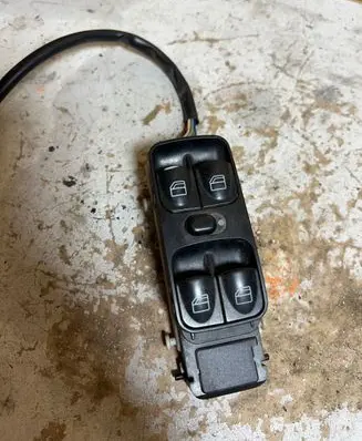 Mercedes-Benz C W203 Electric window control switch A2038218051 501810
