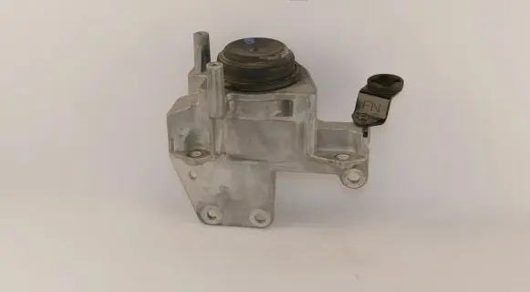 Nissan X-Trail T32 Engine mount bracket 112204BA0A