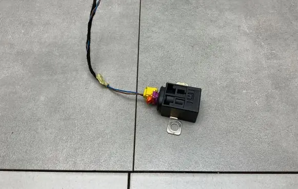Audi A6 S6 C7 4G Battery relay fuse 4F0915519
