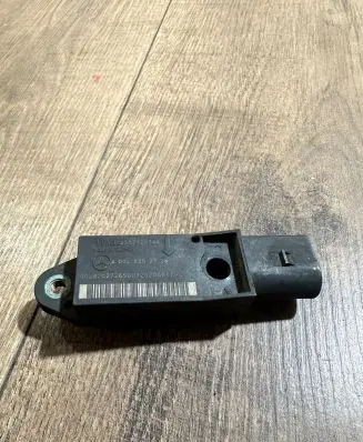 Mercedes-Benz E W211 Airbag deployment crash/impact sensor A0028202726 C25571203A4 A2820272650
