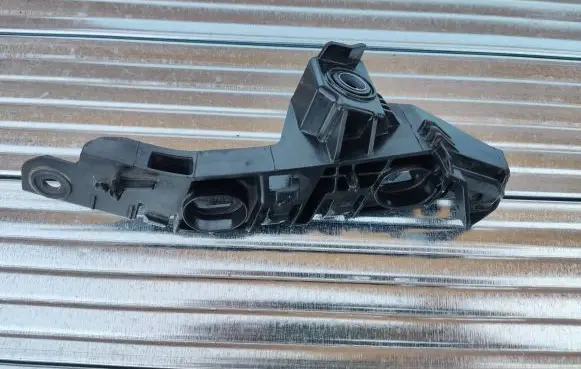 Volkswagen Touran III Fender mounting bracket 5TA807184 5TA807050